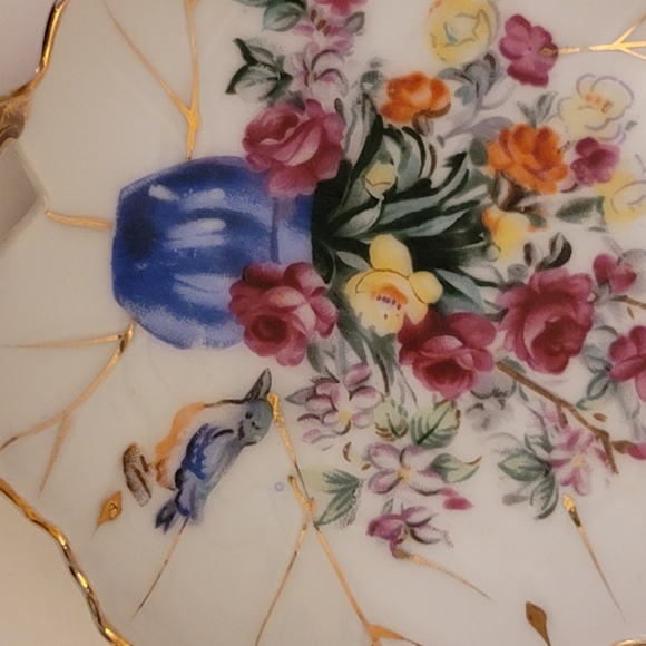 2 vintage ceramic leaf mini plates from Japan.  Excellent condition - Picture 4 of 5